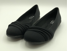 Load image into Gallery viewer, Walking Cradles Flick Black Micro Soft Black Size 6 B