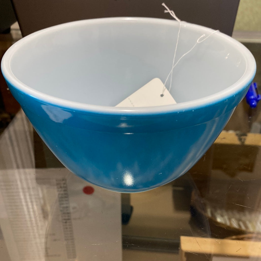 Pyrex bowl solid turquoise