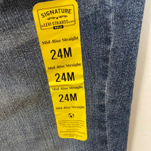 Load image into Gallery viewer, Signature Levi Strauss Mid-Rise Straight Size 24M
