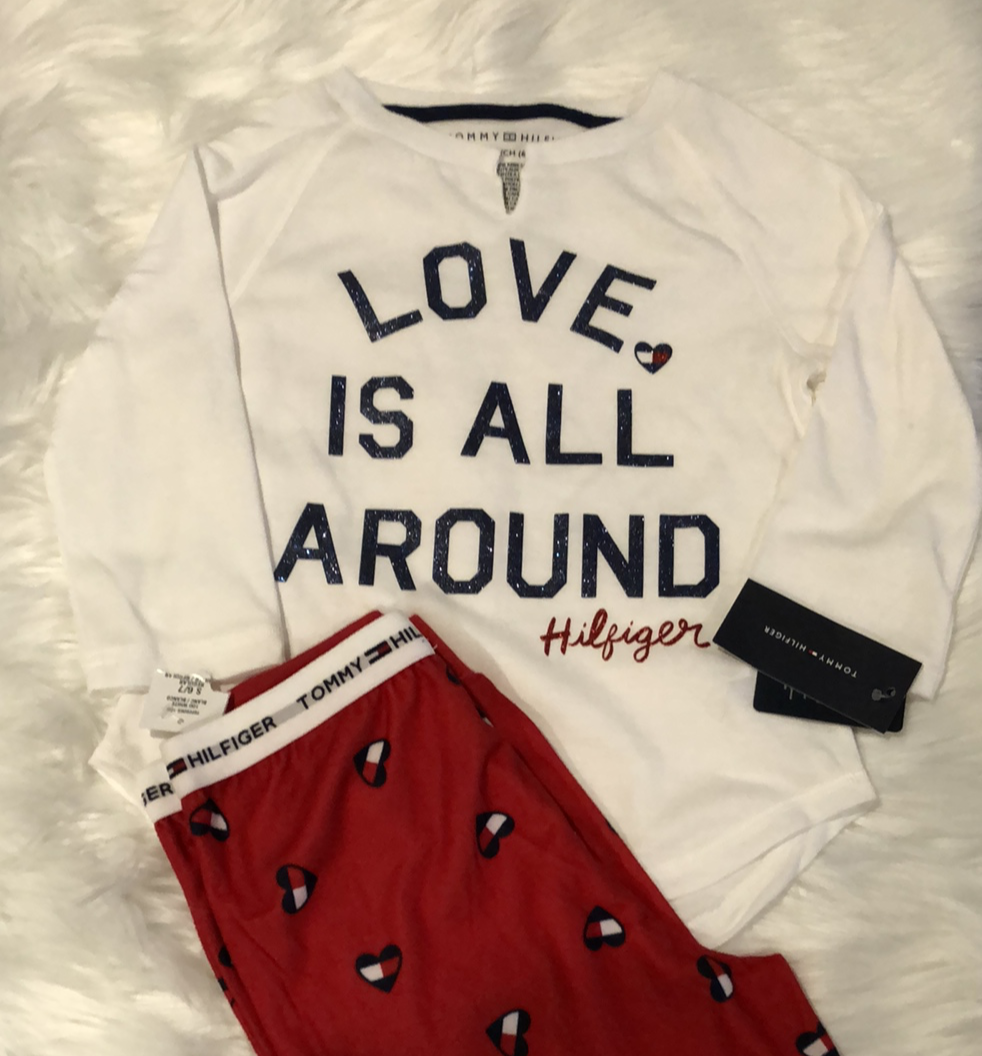 Tommy Hilfiger Sleepwear Set Top and Bottom Love is All Around Size Small 6-7