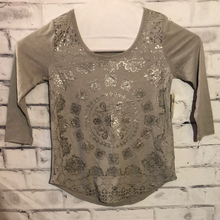 Load image into Gallery viewer, Lucky Brand Tan Printed Quarter Sleeve T Shirt Size Small
