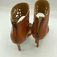 Load image into Gallery viewer, Nine West Nwkarabee Leather Size 5.5 Heel

