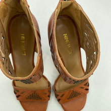 Load image into Gallery viewer, Nine West Nwkarabee Leather Size 5.5 Heel
