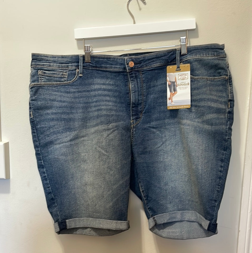 Size 24 Levi Mid-Rise Bermuda Shorts