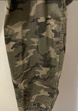 Load image into Gallery viewer, Lane Bryant Camo Pants
